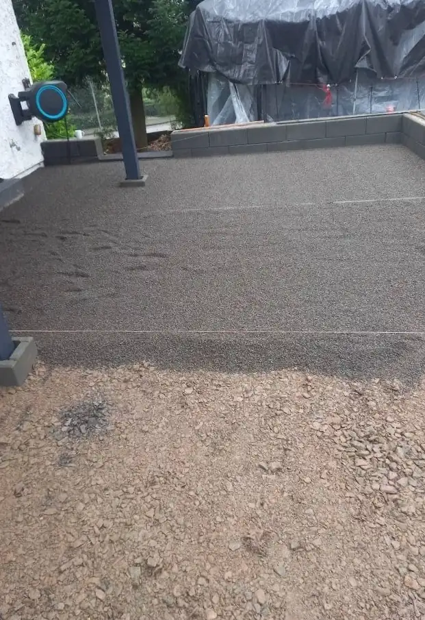 Terrasse vorher: Unterbau aus Schotter und Splitt